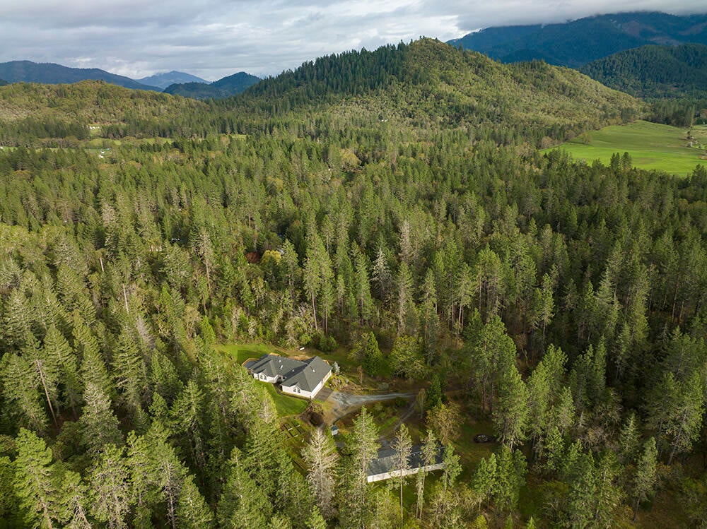 284 Hidden Valley Road Grants Pass, OR 97527 - Photo 53 of 55 53