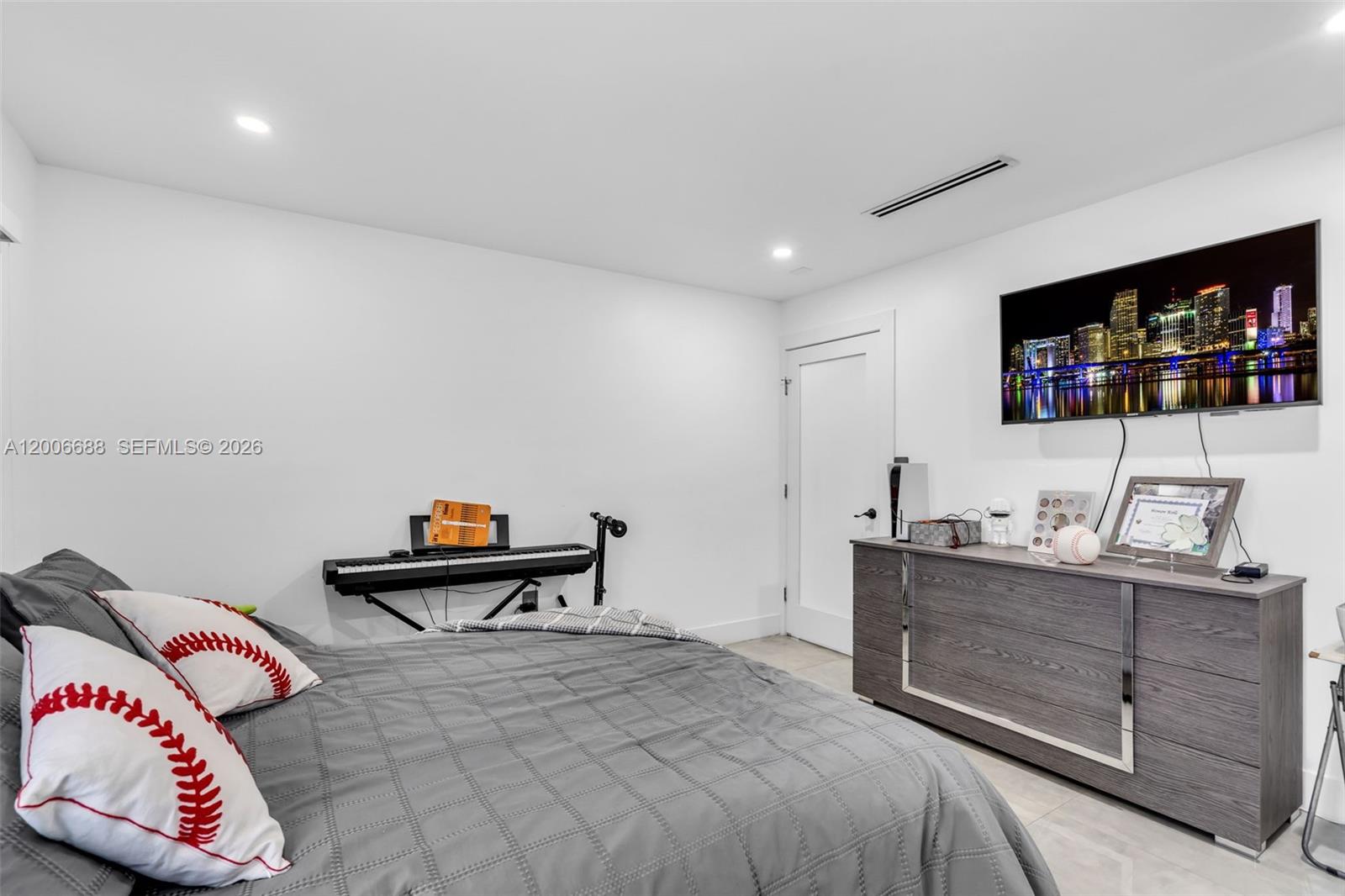 8241 Northwest 182nd Street Hialeah, FL 33015 - Photo 16 of 55