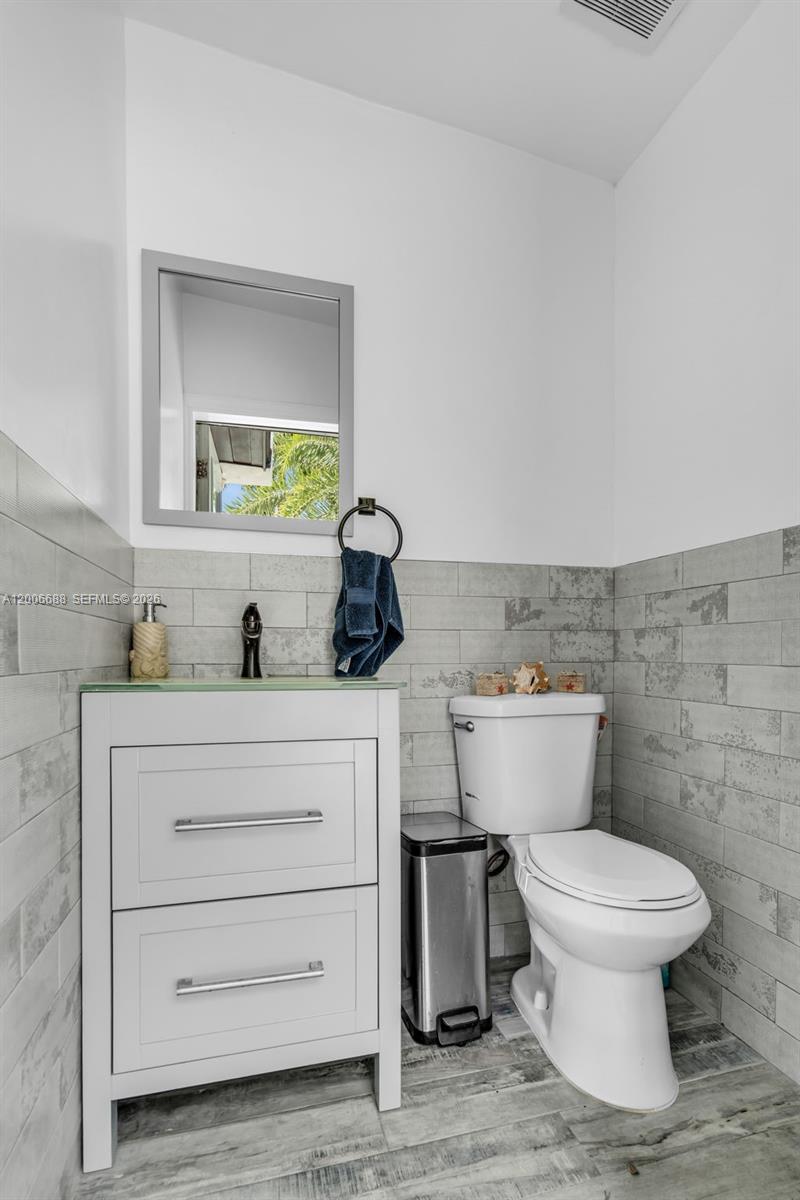 8241 Northwest 182nd Street Hialeah, FL 33015 - Photo 23 of 55