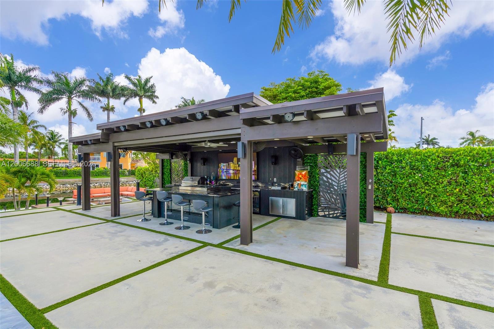 8241 Northwest 182nd Street Hialeah, FL 33015 - Photo 39 of 55