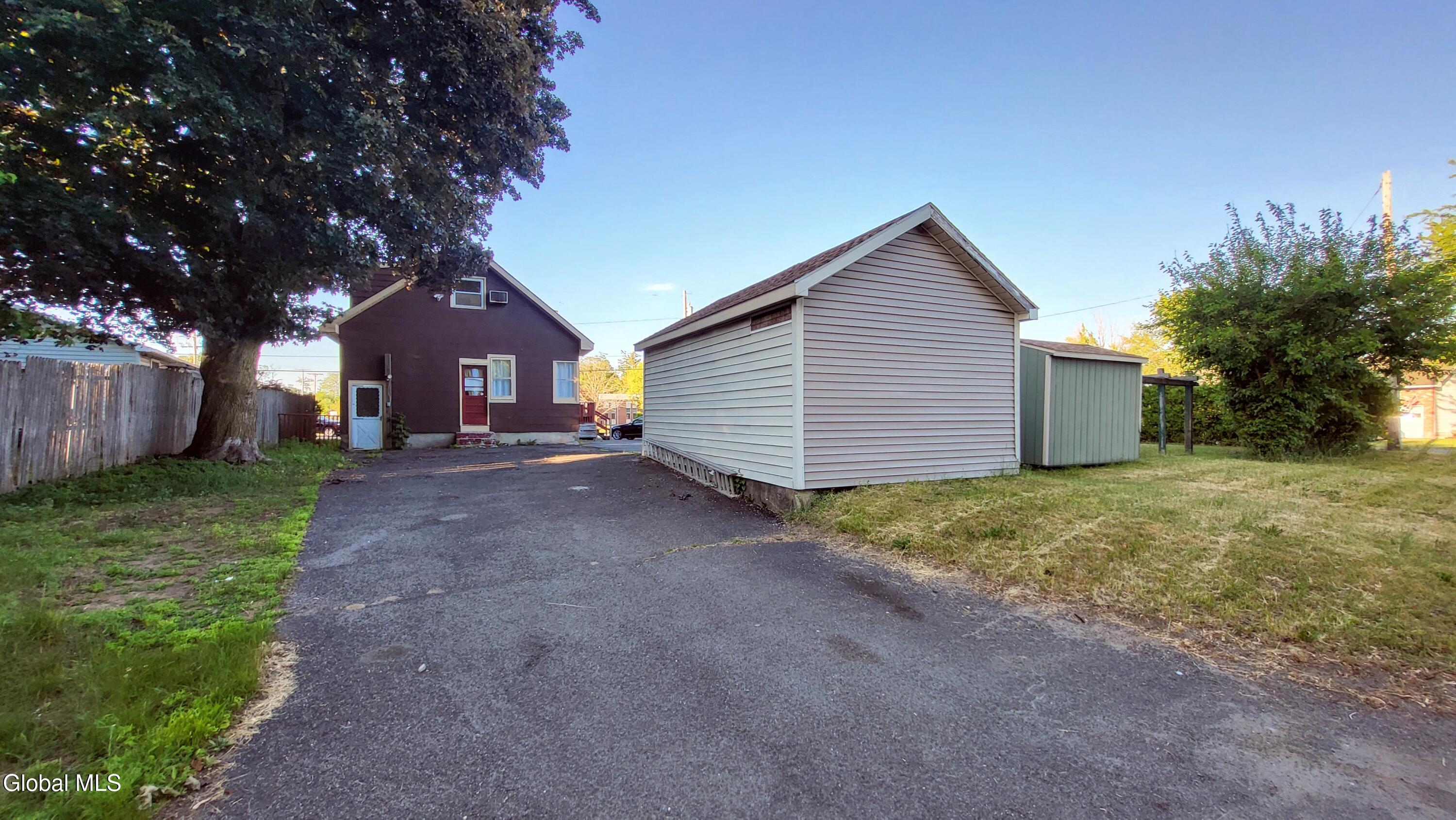 191 Princetown Road Rotterdam, NY 12306 - Photo 4 of 39 20260609_190227