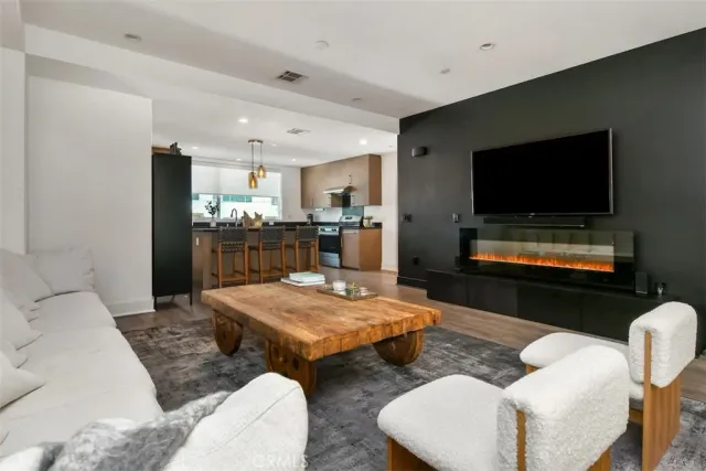 $1,172,000 | 10861 Hartsook Street, North Hollywood, CA 91601