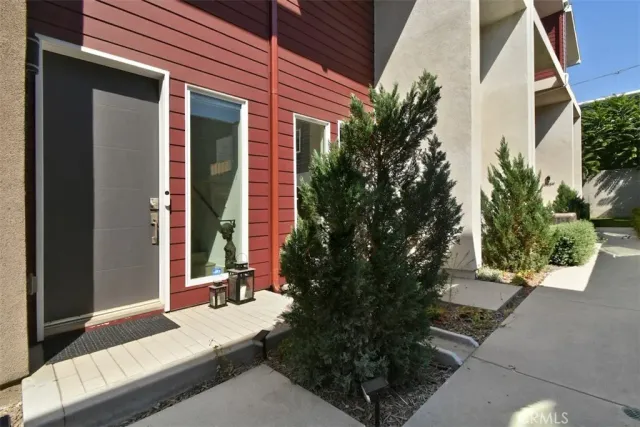 $1,172,000 | 10861 Hartsook Street, North Hollywood, CA 91601