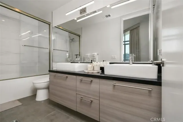 $1,172,000 | 10861 Hartsook Street, North Hollywood, CA 91601