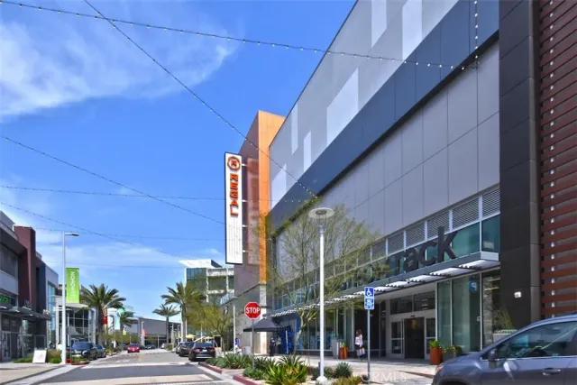 $1,172,000 | 10861 Hartsook Street, North Hollywood, CA 91601