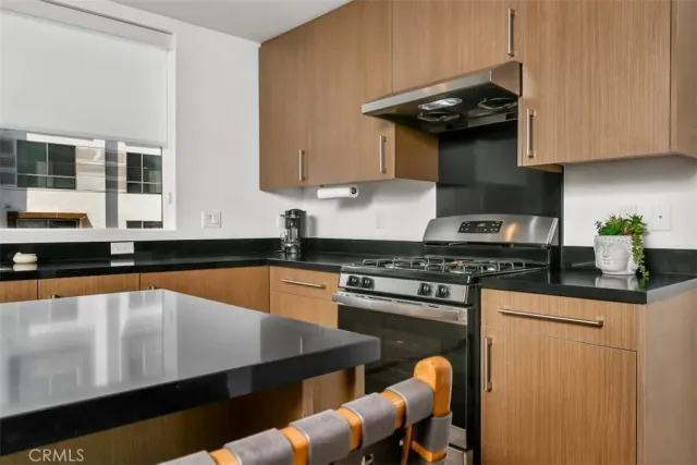 $1,172,000 | 10861 Hartsook Street, North Hollywood, CA 91601