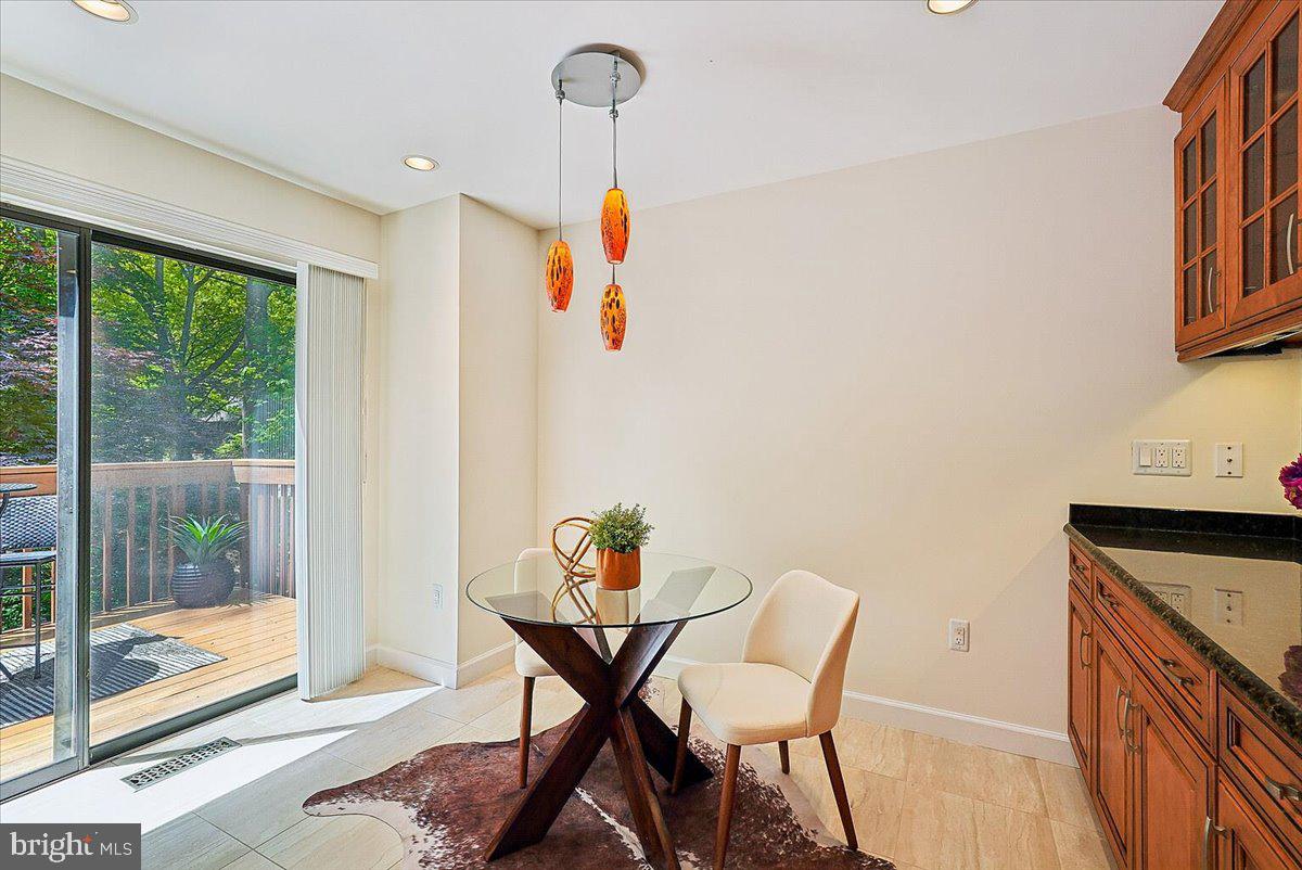 2024 Swans Neck Way Reston, VA 20191 - Photo 8 of 42 Breakfast Room