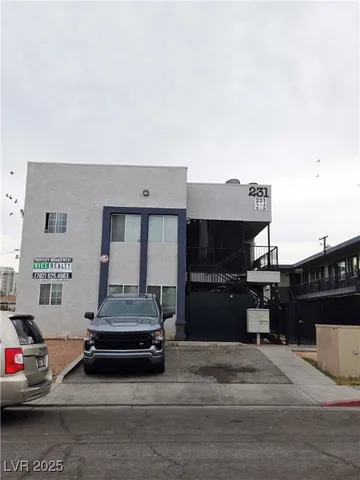 $950 | 231 West Philadelphia Avenue, Unit 8, Las Vegas, NV 89102