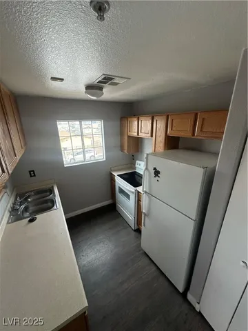 $950 | 231 West Philadelphia Avenue, Unit 8, Las Vegas, NV 89102