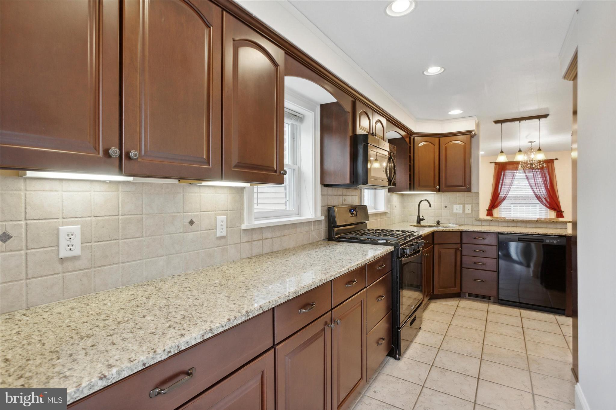 76 Warrior Road Drexel Hill, PA 19026 - Photo 7 of 19