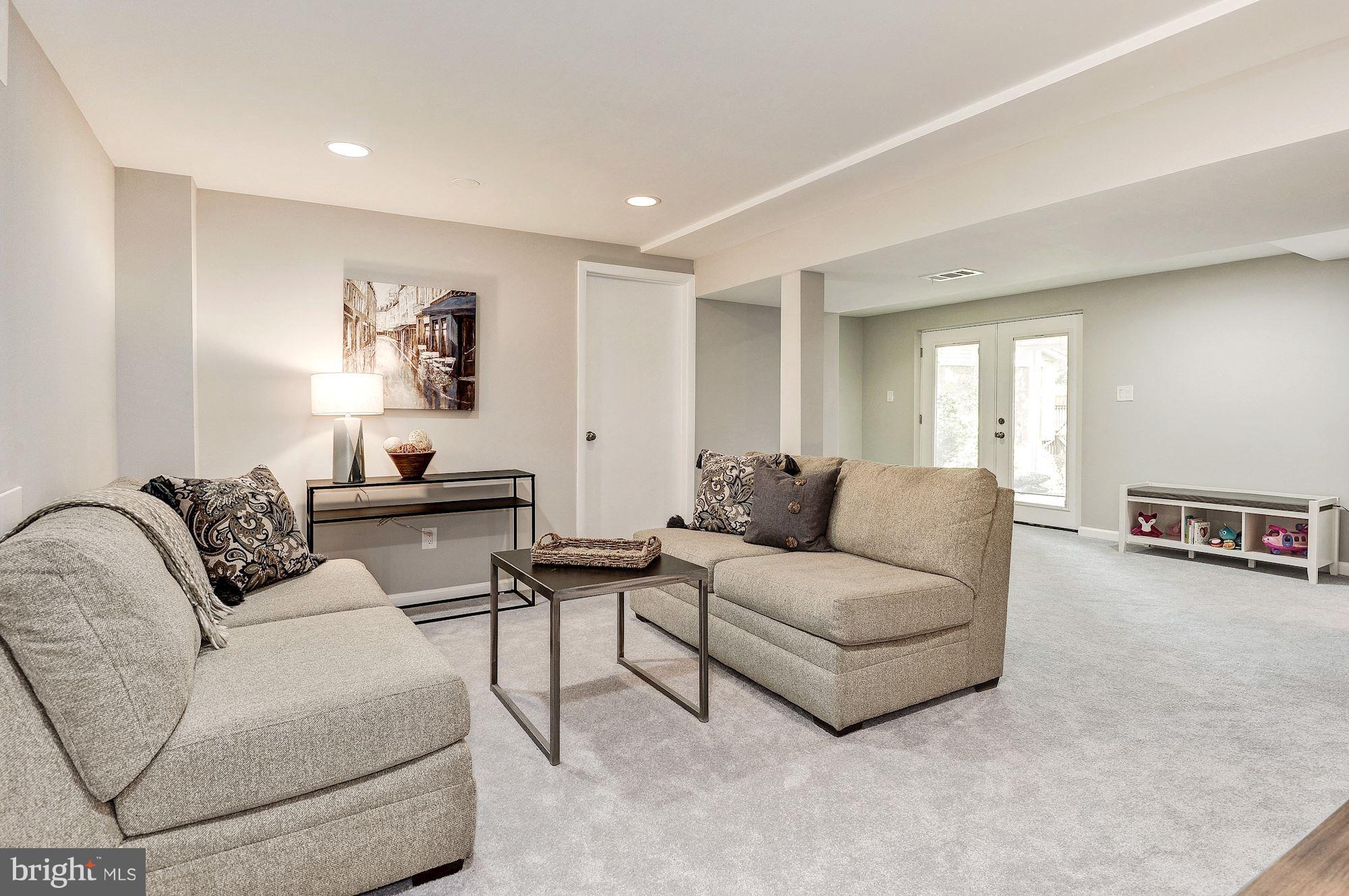 8627 Thames Street Springfield, VA 22151 - Photo 23 of 30 a living room with furniture and a couch