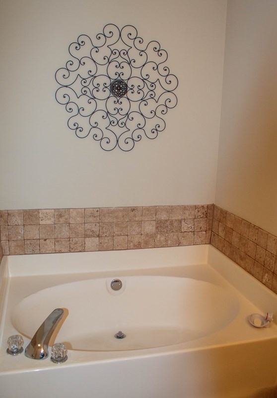 511 Bob White Road Macon, GA 31216 - Photo 23 of 29 a bathroom with a bathtub