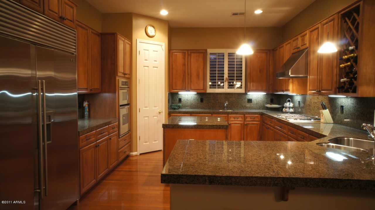 8138 East Wing Shadow Road Scottsdale, AZ 85255 - Photo 25 of 35 Large Kitchen