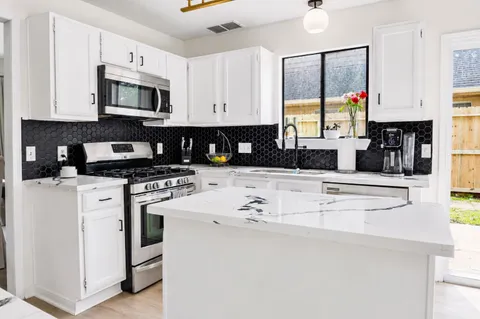 $310,000 | 3515 Grove Oaks Drive, Houston, TX 77339