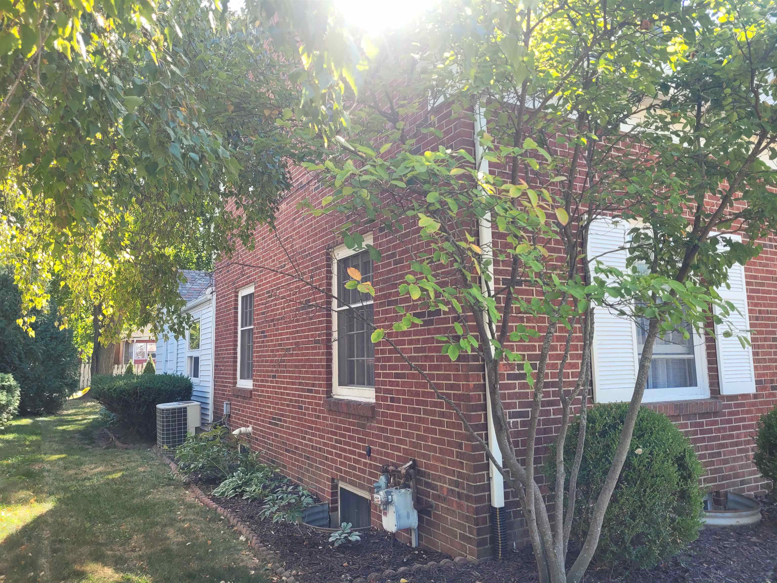 509 West 14th Street Sterling, IL 61081 - Photo 14 of 70 a backyard of a house with lots of green space