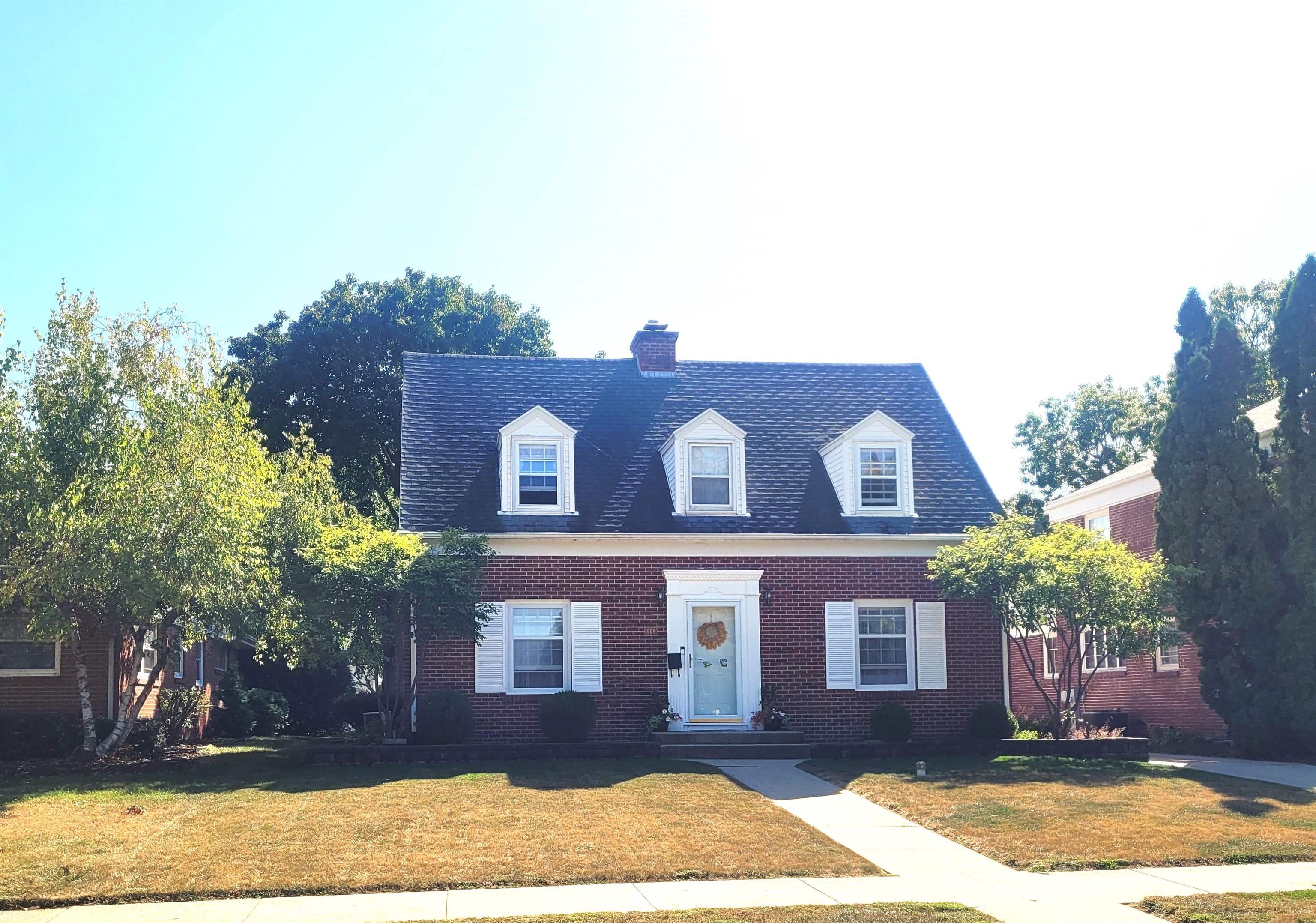 509 West 14th Street Sterling, IL 61081 - Photo 3 of 70 a front view of house with yard