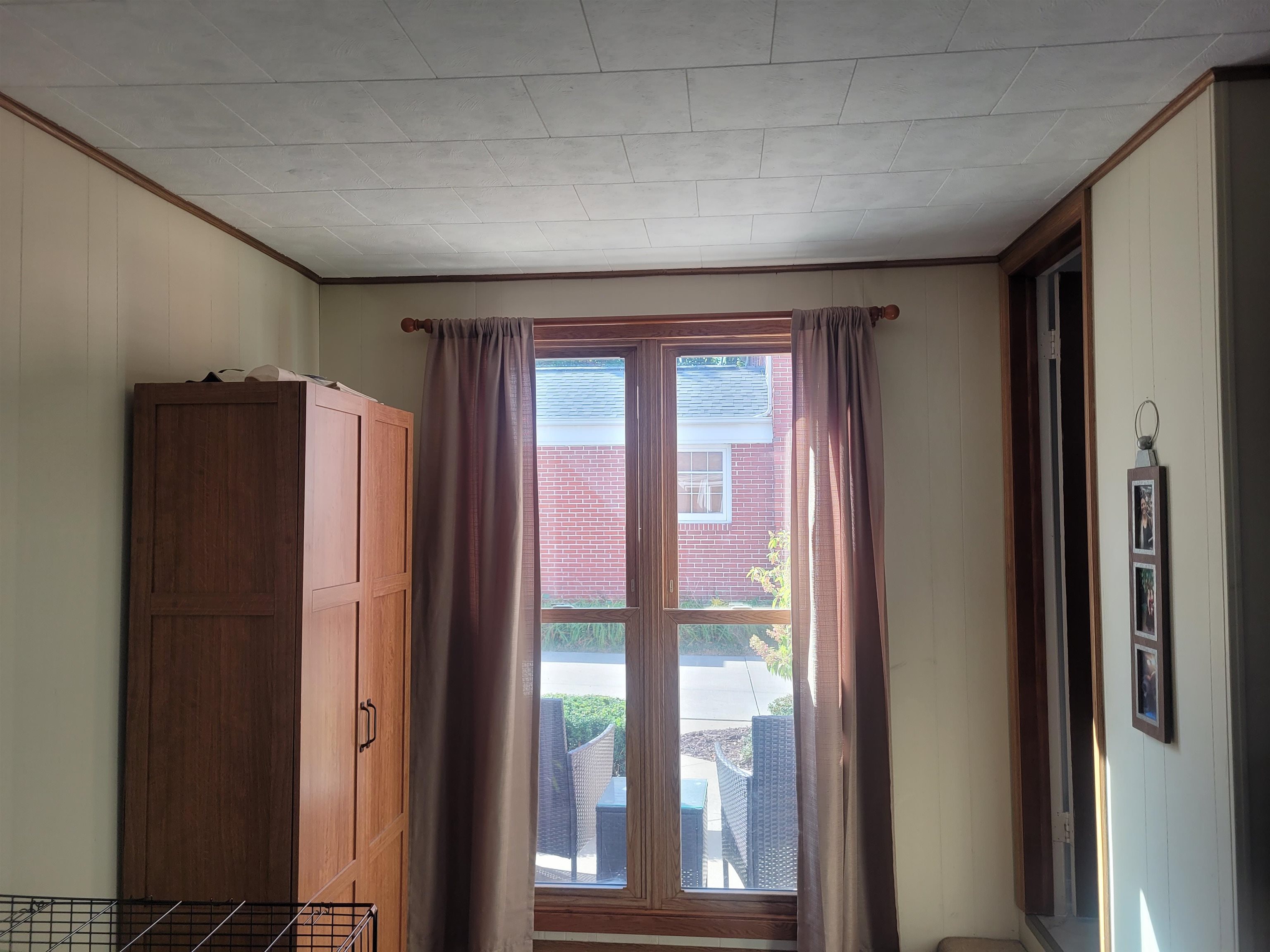 509 West 14th Street Sterling, IL 61081 - Photo 42 of 70 a hallway with windows and a cabinet