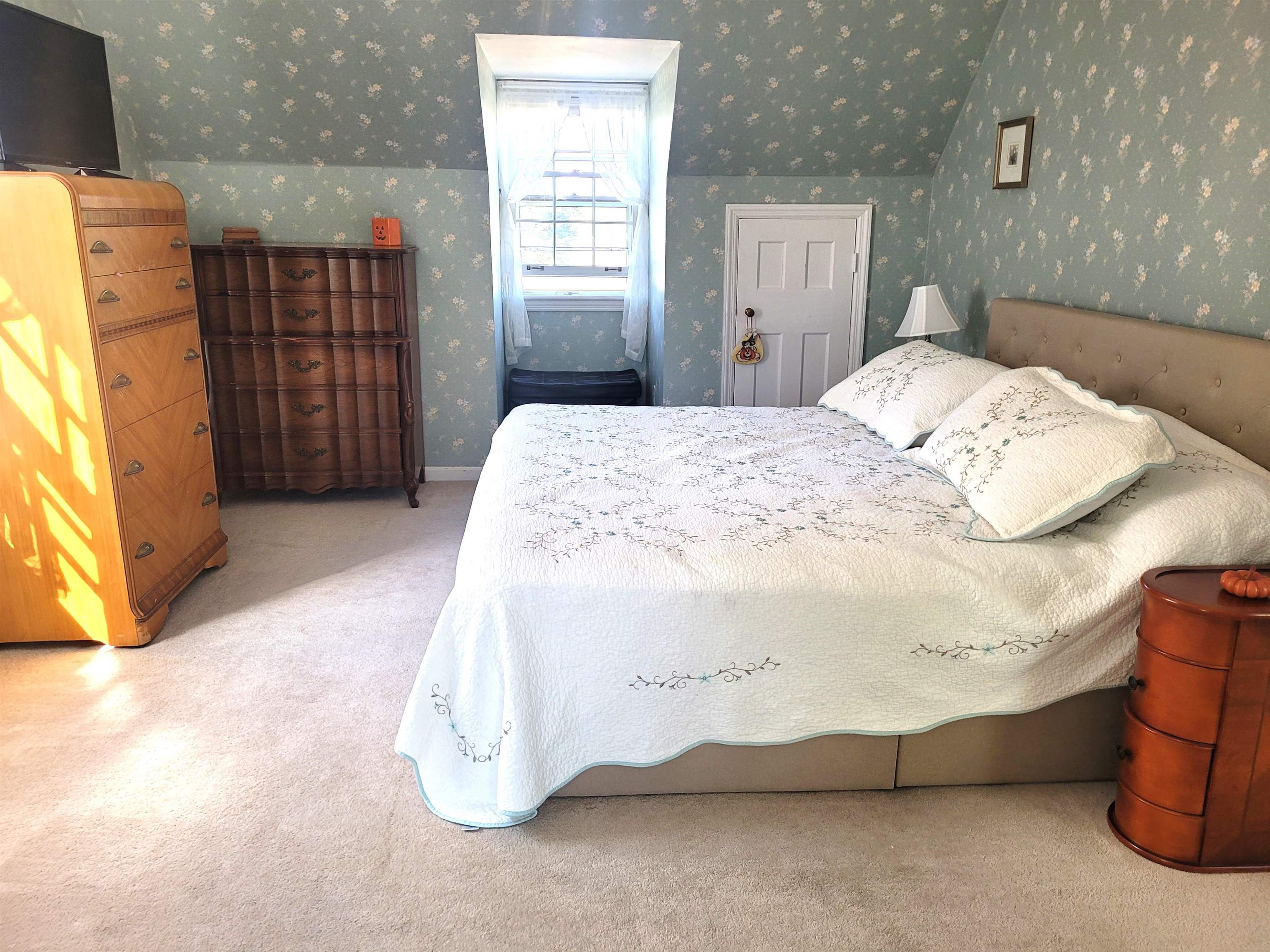 509 West 14th Street Sterling, IL 61081 - Photo 53 of 70 a en suite bathroom with a sink and a mirror