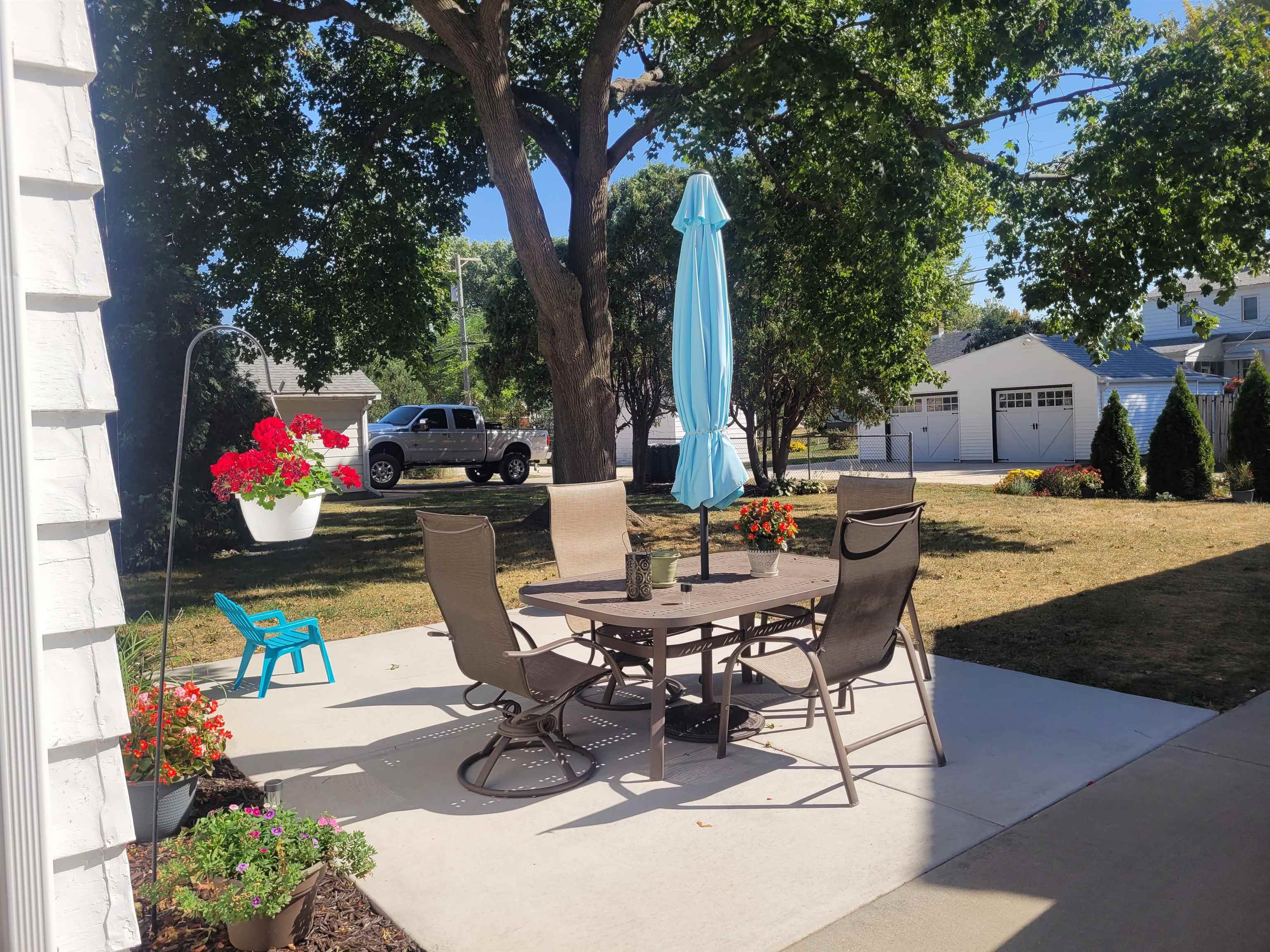 509 West 14th Street Sterling, IL 61081 - Photo 8 of 70 a view of a tables and chairs in patio