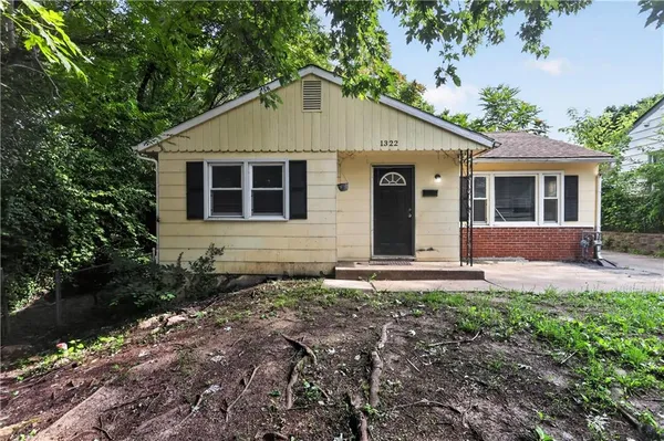 $109,900 | 1322 East 82nd Street, Kansas City, MO 64131