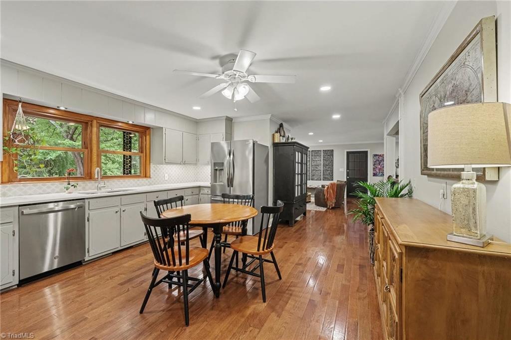 950 Croyden Street High Point, NC 27262 - Photo 11 of 47 NEW SMOOTH COOKTOP