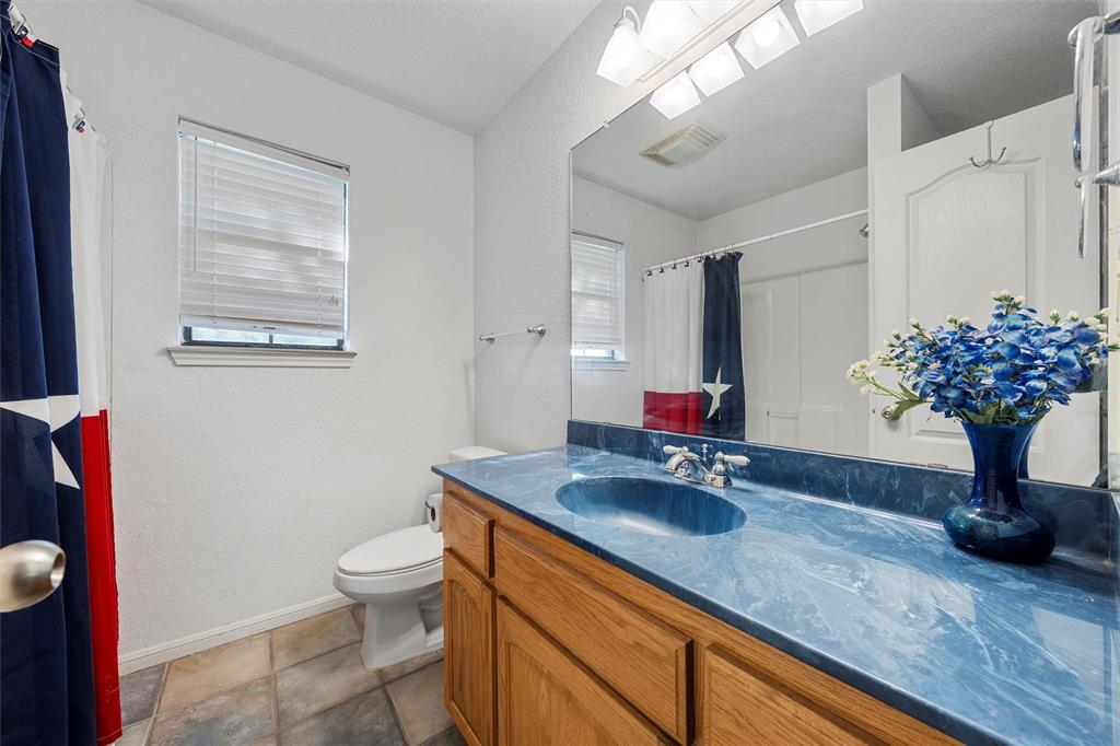10829 China Spring Road Waco, TX 76708 - Photo 15 of 27 a living room with furniture and a potted plant
