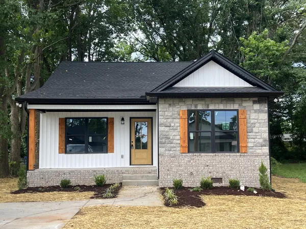 $289,900 | 208 Strawberry Street, Portland, TN 37148