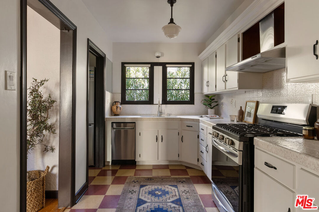 1506 Linda Rosa Avenue Los Angeles, CA 90041 - Photo 12 of 27