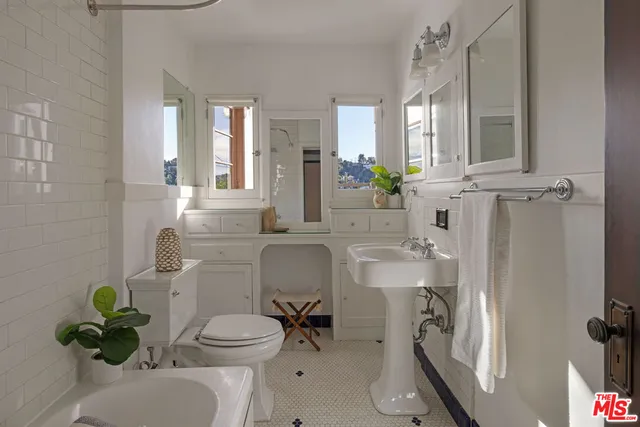 $1,598,000 | 1506 Linda Rosa Avenue, Los Angeles, CA 90041