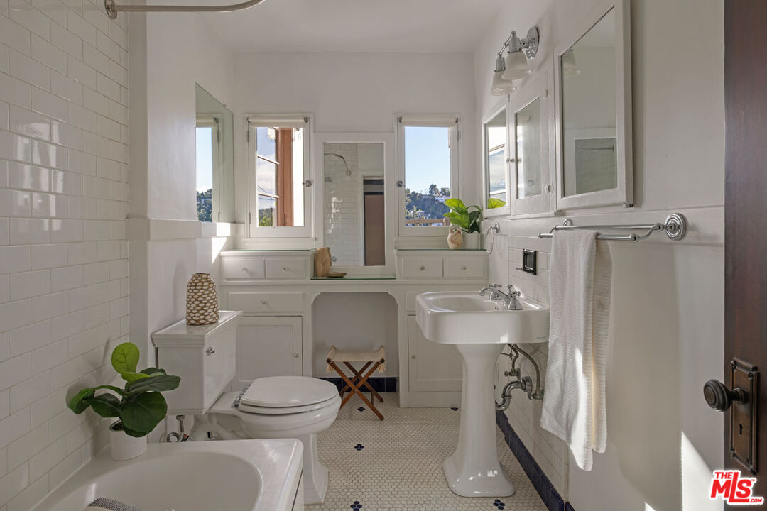 1506 Linda Rosa Avenue Los Angeles, CA 90041 - Photo 15 of 27