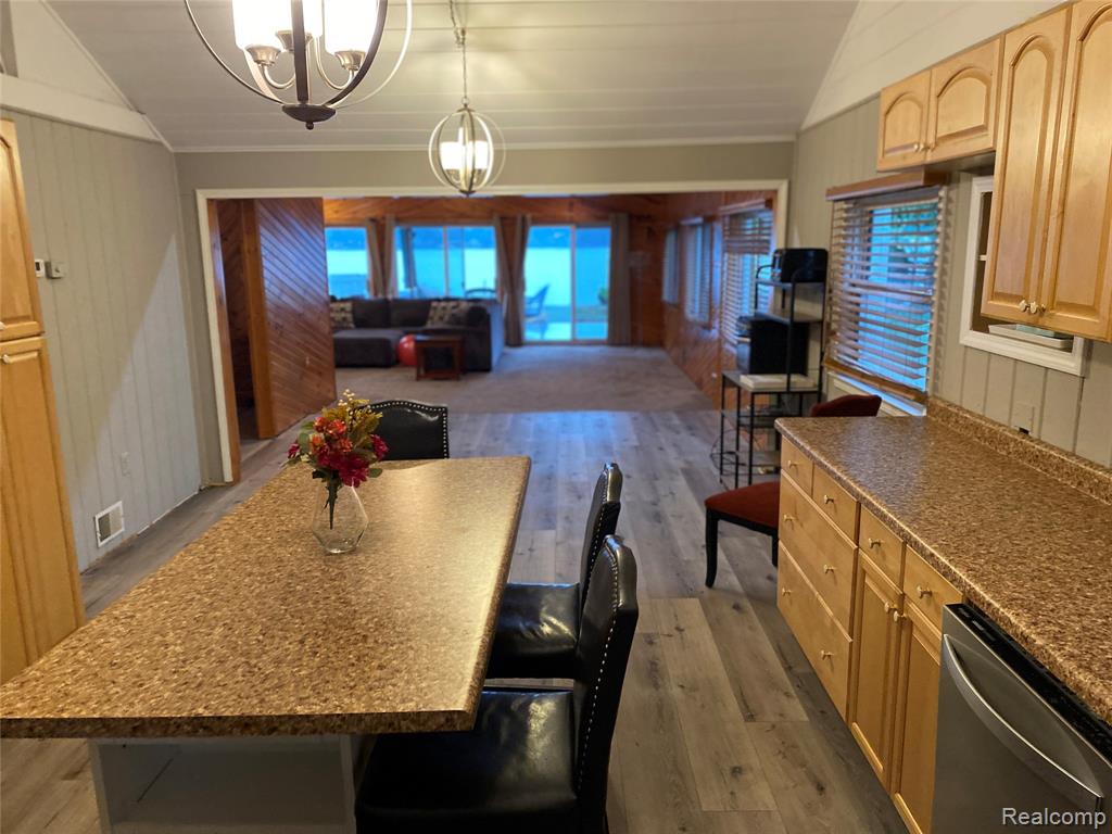 7825 Elizabeth Lake Road Waterford, MI 48327 - Photo 7 of 13 Gallery Image 7