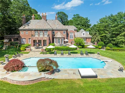 $5,300,000 | 8 Vista Lane, Glen Head, NY 11545