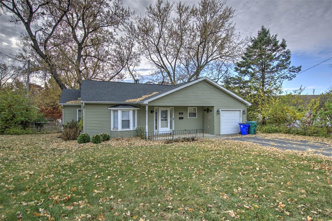3975 Bayview Drive Decatur, IL 62521 - Photo 3 of 28