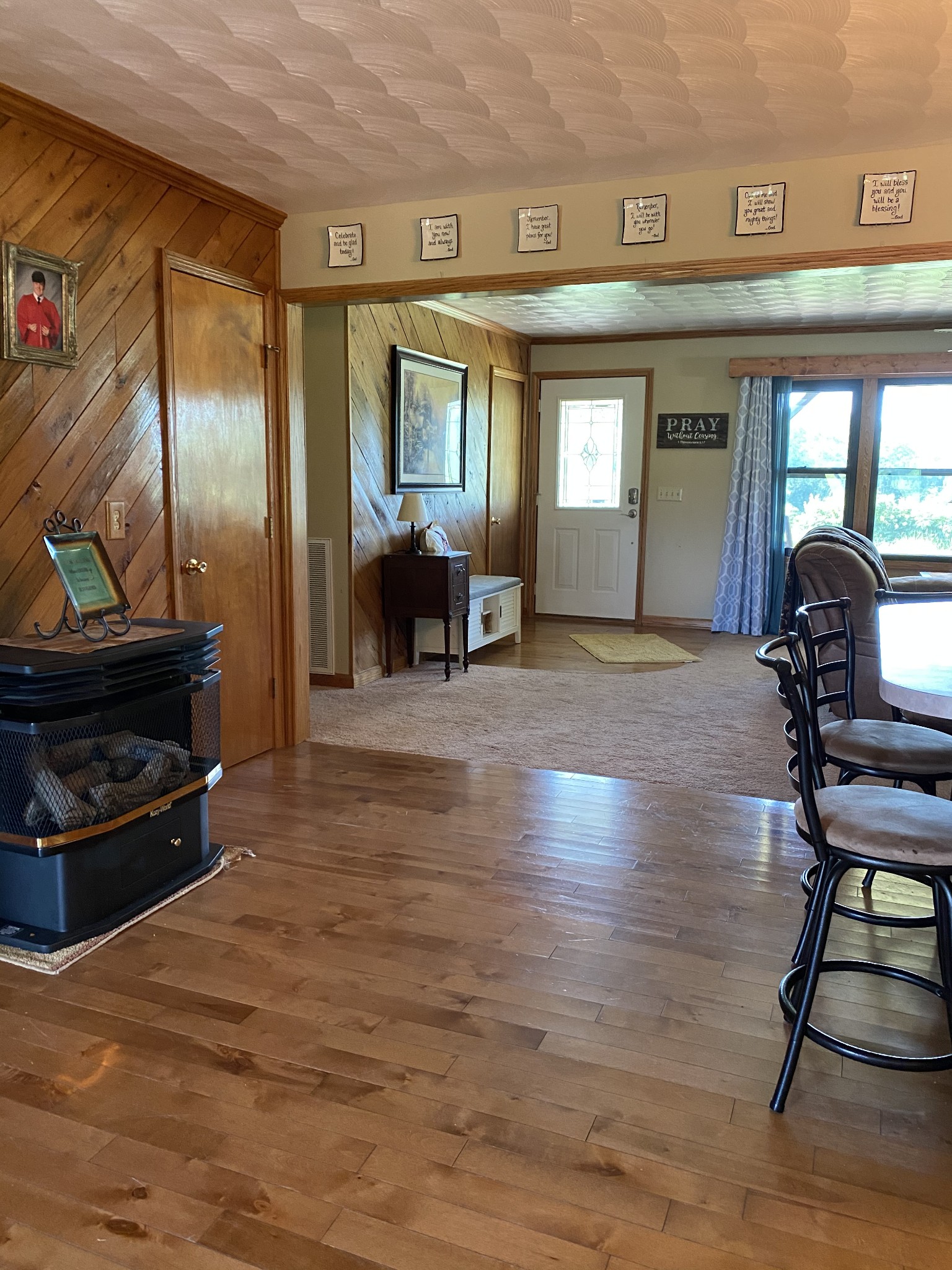 1971 Greenbriar Road Waverly, TN 37185 - Photo 23 of 39 a view of a livingroom with furniture and a flat screen tv