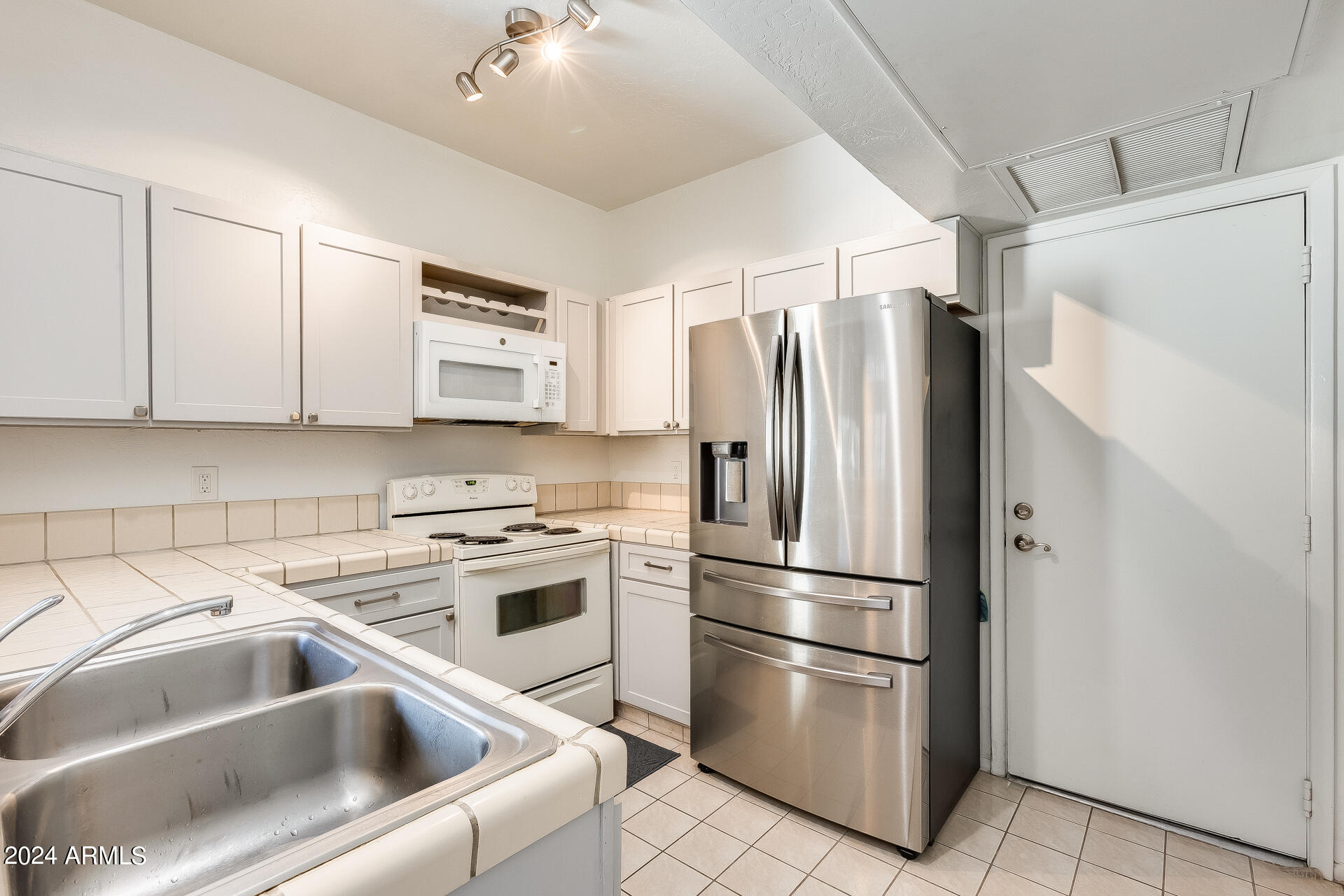 1126 West Elliot Road, Unit 1042 Chandler, AZ 85224 - Photo 14 of 32