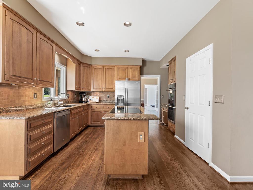 5915 Cabbage Spring Road Mount Airy, MD 21771 - Photo 12 of 68 Kitchen with Stainless Steel appliances