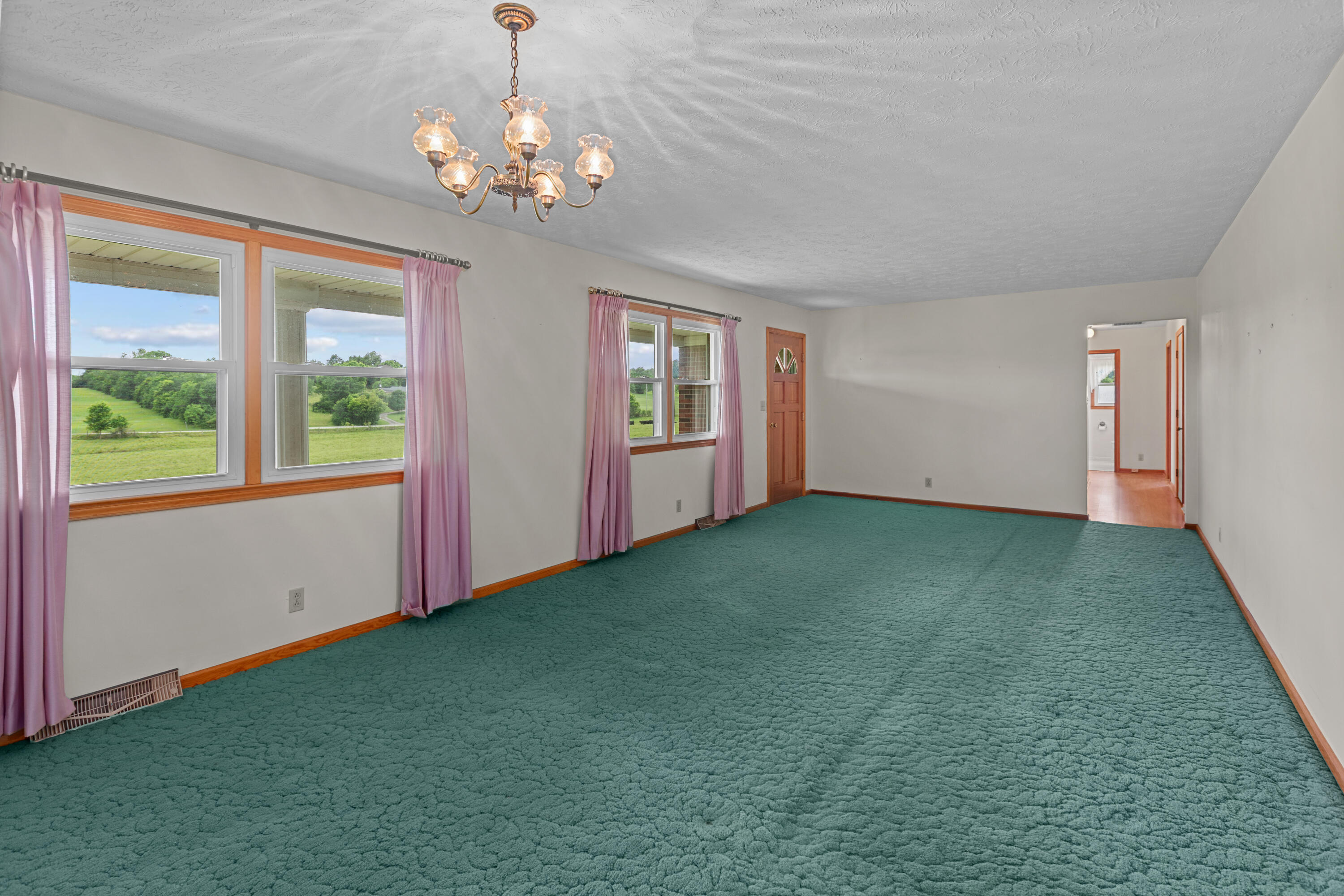 1055 Graves Road Stamping Ground, KY 40379 - Photo 8 of 27 Formal Living Room