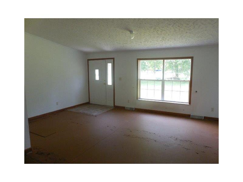 6106 West Mills Road Indianapolis, IN 46221 - Photo 4 of 17 Gallery Image 4