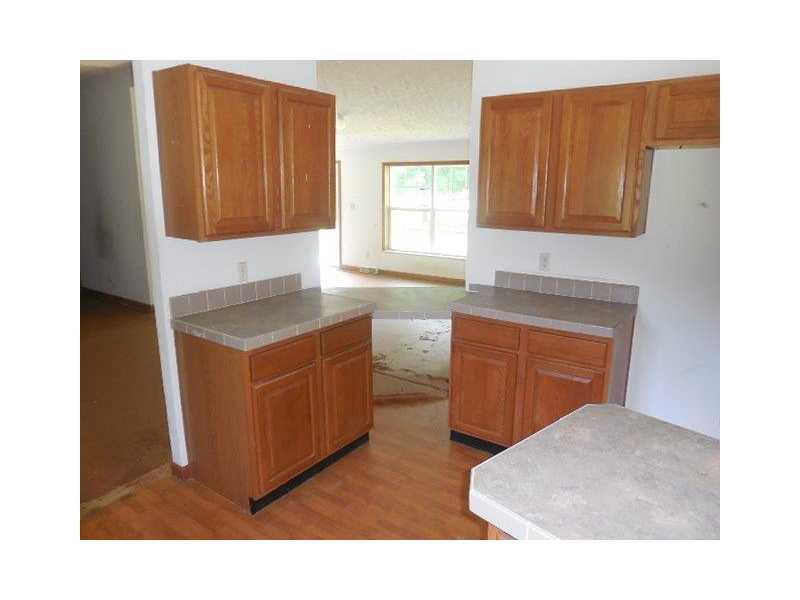6106 West Mills Road Indianapolis, IN 46221 - Photo 8 of 17 Gallery Image 8