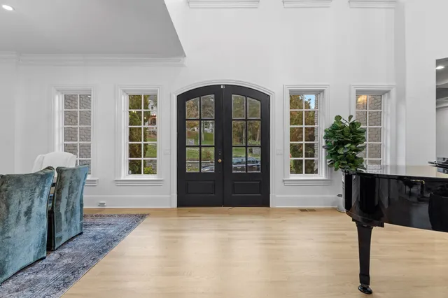 a very nice looking room with many windows