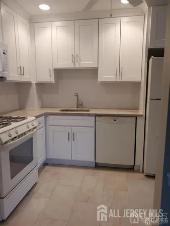 $2,200 | 1022 Cricket Lane, Woodbridge, NJ 07095