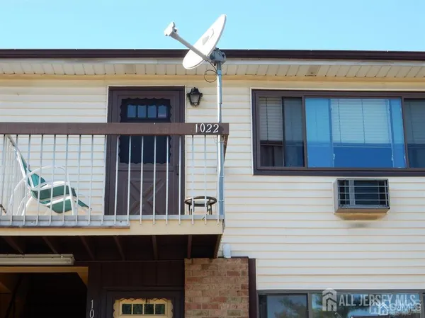 $2,200 | 1022 Cricket Lane, Woodbridge, NJ 07095