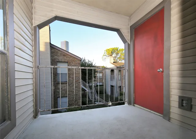 $1,395 | 2025 Augusta Drive, Unit 306, Houston, TX 77057