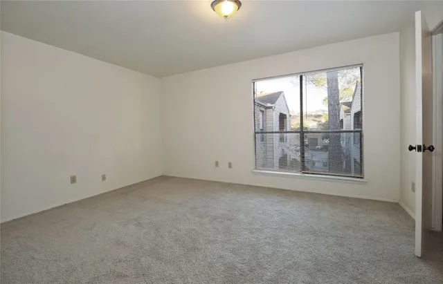 $1,395 | 2025 Augusta Drive, Unit 306, Houston, TX 77057