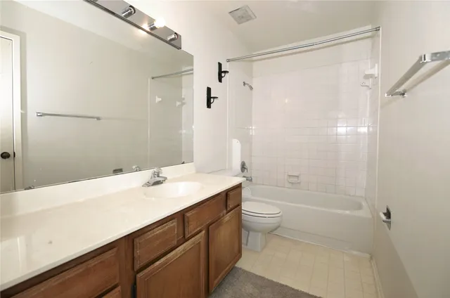 $1,395 | 2025 Augusta Drive, Unit 306, Houston, TX 77057