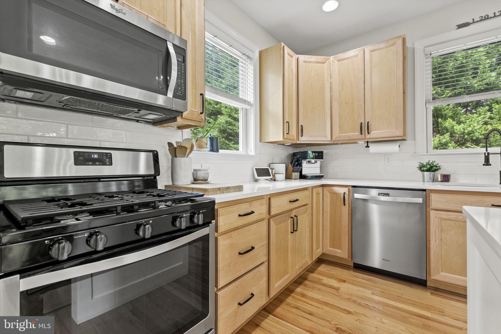 957 Diggs Road Crownsville, MD 21032 - Photo 12 of 46 Gas stove accompanies all SS appliances