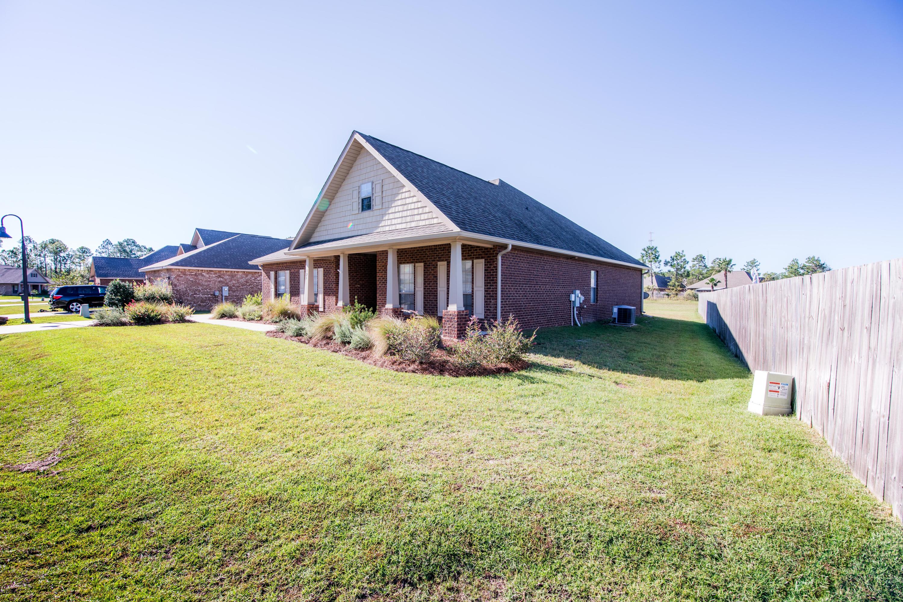 125 Kinley - right side