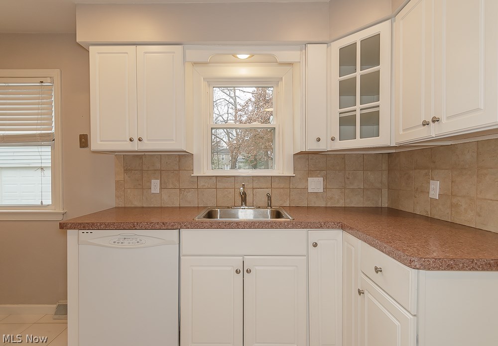 1555 Edgefield Road Lyndhurst, OH 44124 - Photo 5 of 25