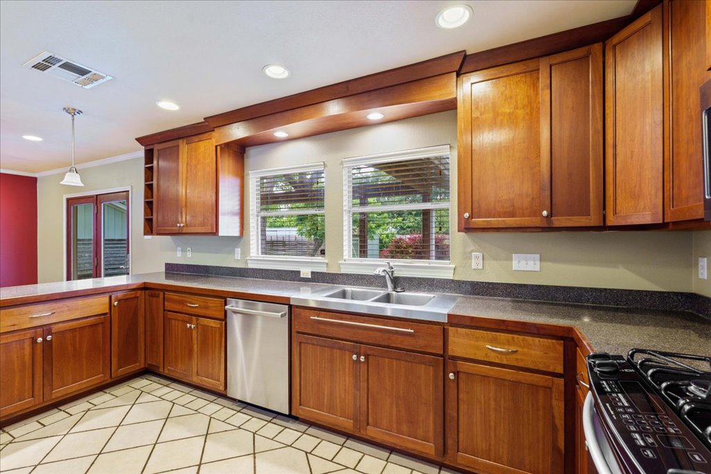 1205 Ruth Avenue Austin, TX 78757 - Photo 12 of 30