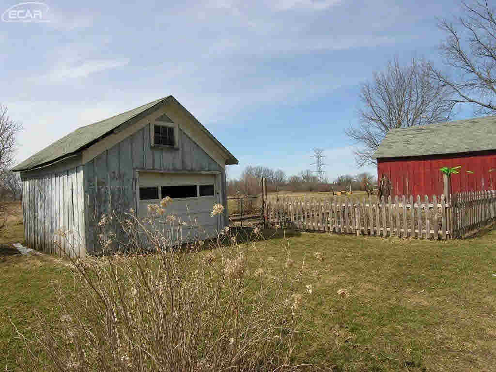 10323 County Line Road Goodrich, MI 48438 - Photo 58 of 70 21274129-57.JPG